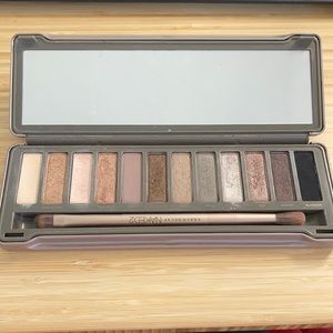 Urban decay Naked2 eyeshadow palette. Lightly used